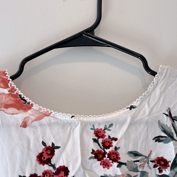 Abercrombie & Fitch Open Back Floral Tshirt - Picture 3 of 4